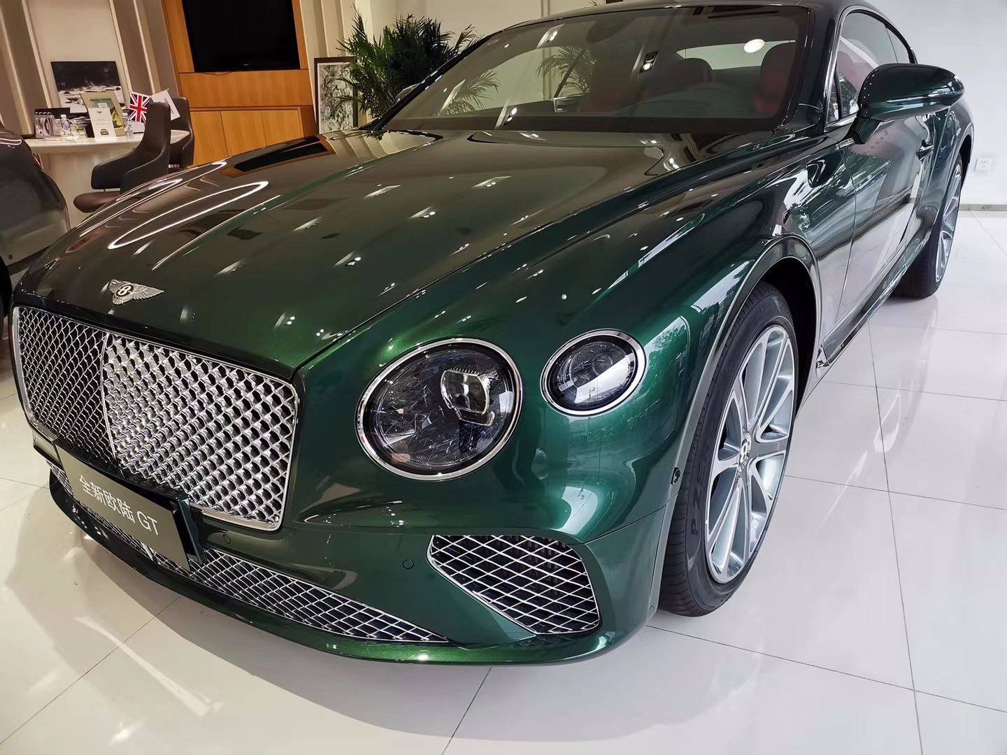 全新款宾利欧陆颜色可选 奢华体验经典设计