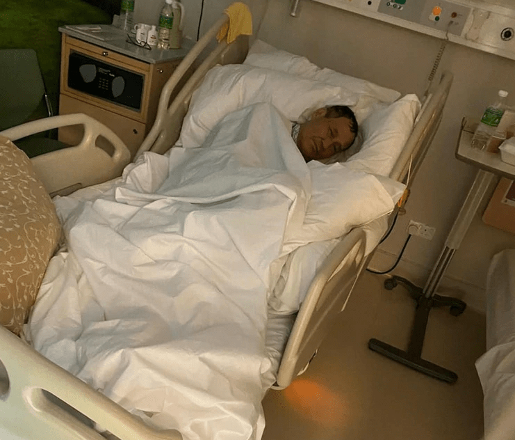 76岁陈惠敏承认患癌躺病床面无血色很憔悴刚登记结婚没两周