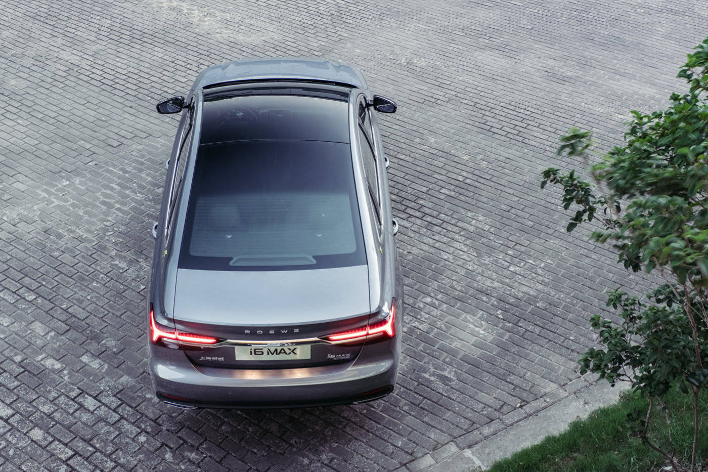 荣威i6 max/ei6 max上市,售价10.68-15.38万元_天幕