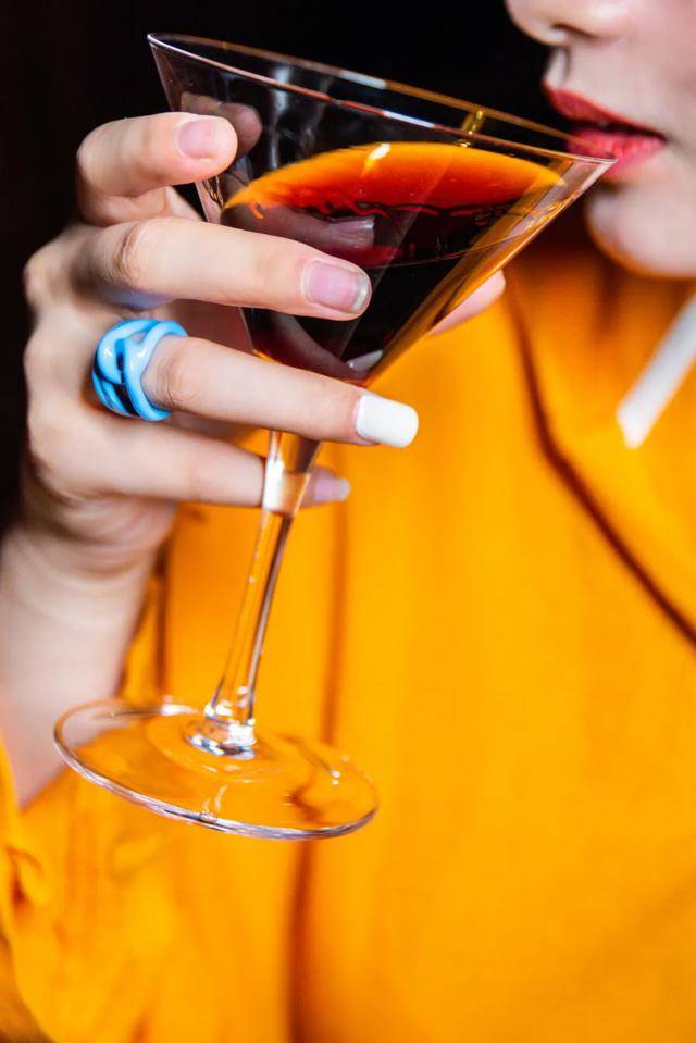 有只猫头鹰喊你来微醺连续12天请你喝酒