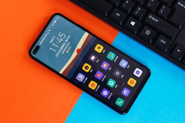 第三款:荣耀play4 pro这款手机算是荣耀v30的替代品,它们的整体配置都