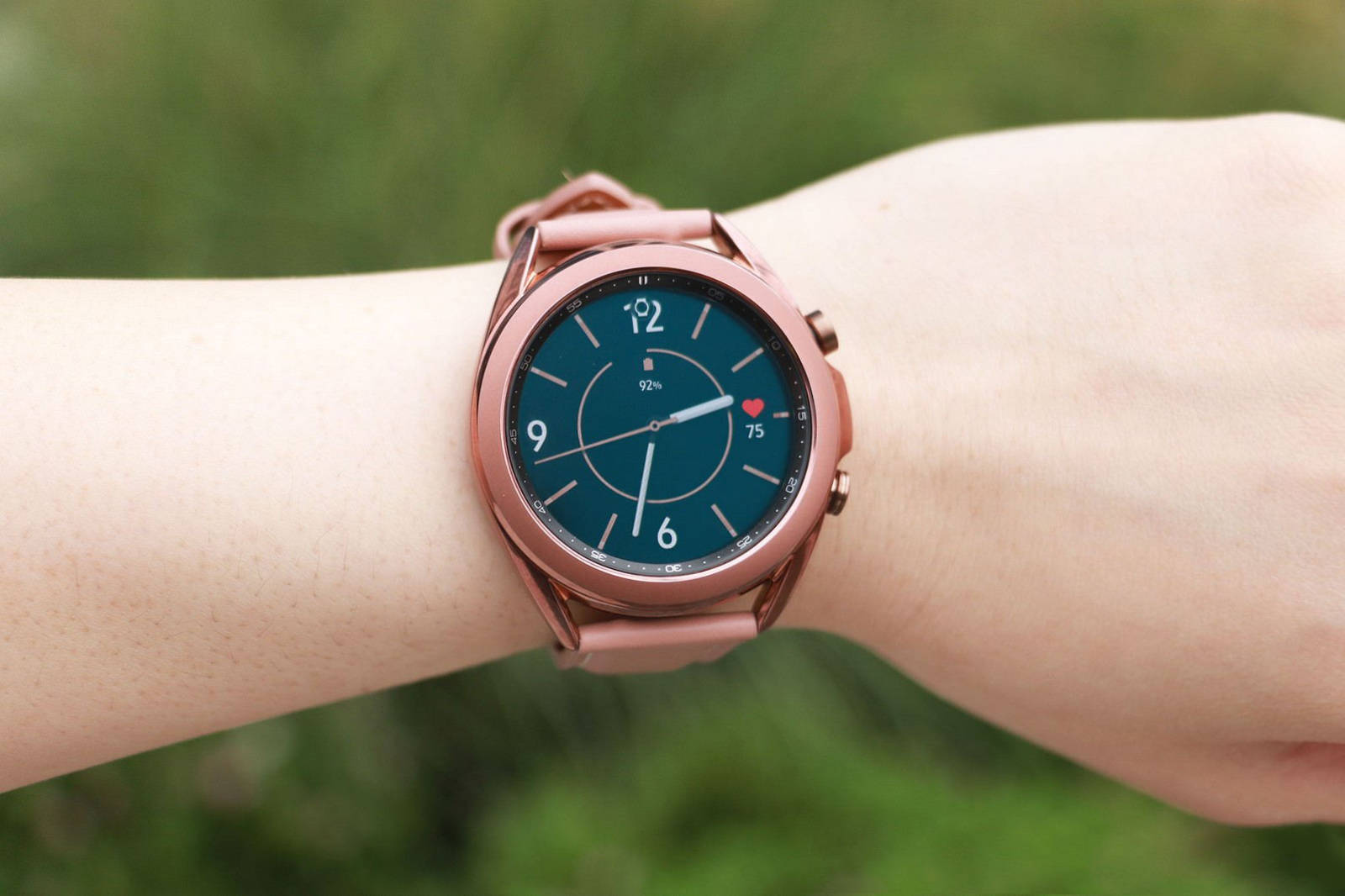 三星galaxy watch3-适合女性佩戴的时尚手表