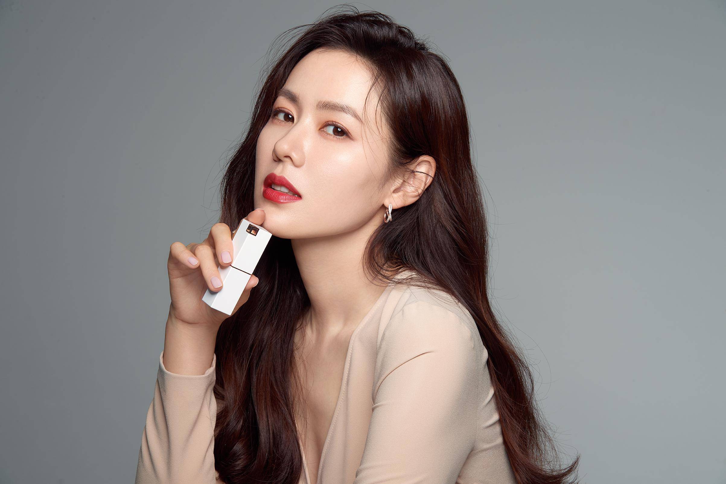 化妆即养肤国货三草两木诠释彩妆新概念还原花季少女脸