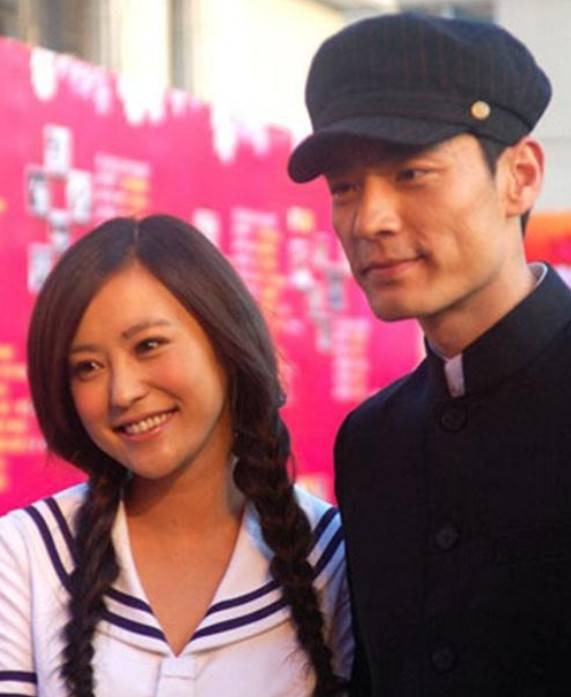 李光洁晒结婚照前妻曝光?曾是邓超女友,42岁宣布离婚胖成球?