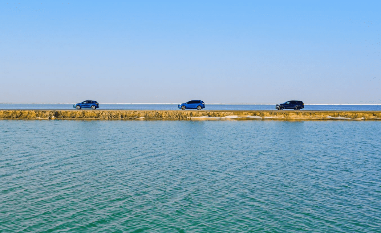 穿越"天空之镜",横跨红崖无人区,感受福特suv的铁汉柔情!