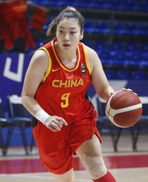 原创女篮20岁新星被wnba选中,为备战奥运会放弃加盟,再创女篮奇迹!