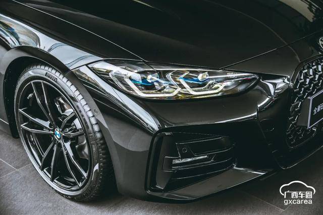 超大双肾格栅让人过目不忘!实拍全新宝马4系"黑武士"