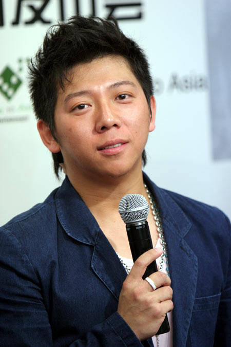 陈羽凡吸毒事件后首次与小女友同框女方神似前妻白百何