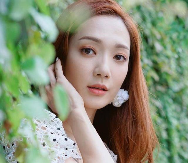 34岁王君馨拍戏出意外右脚扭伤连夜入院治疗需要坐轮椅出入