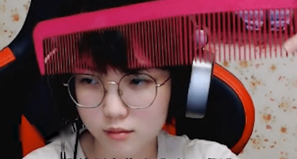 她就是主播烤羊腿,烤羊腿作为和平精英版块为数不多的女选手,起初在