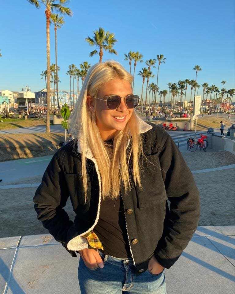 组图:奥地利美女爱打高尔夫 金牌 肤色相得益彰