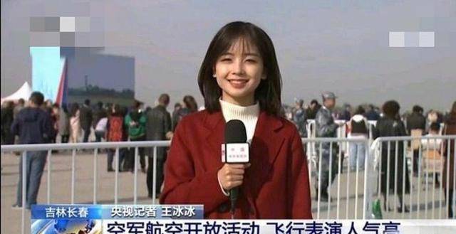 央视高颜值女记者走红长相甜美如初恋女神