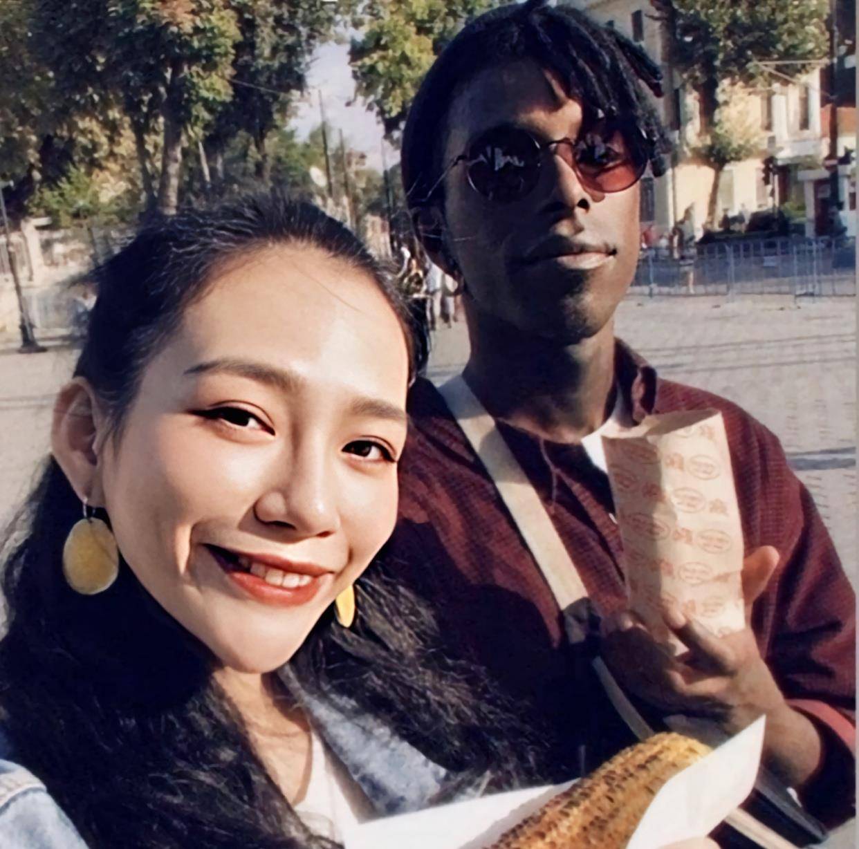 人气明星王一波已经成为他的粉丝,而在bubu与nikki公开恋爱之后,这也