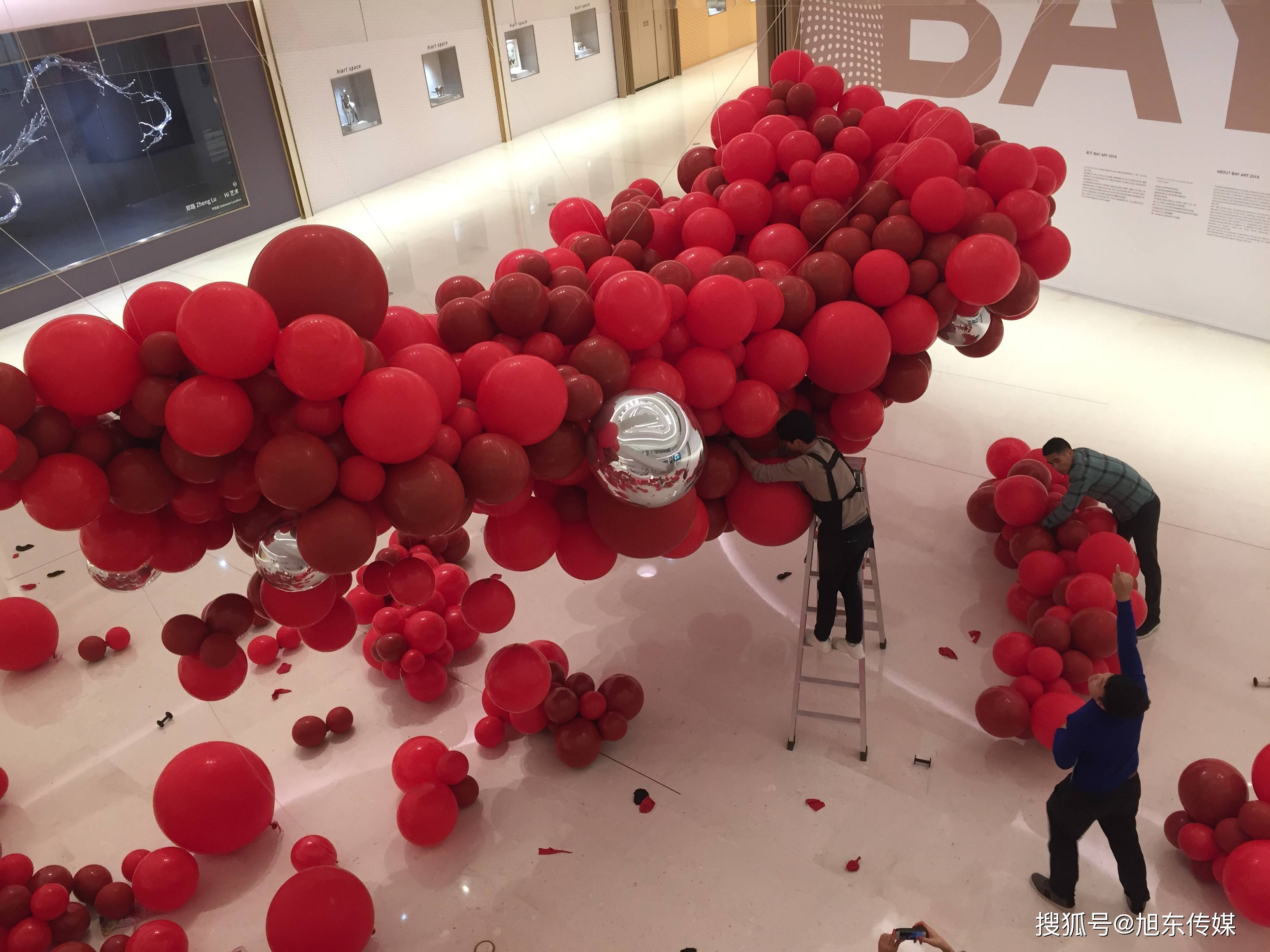 2018年湾万象城春节室内外气球美陈布置与执行深圳大型气球布置团队