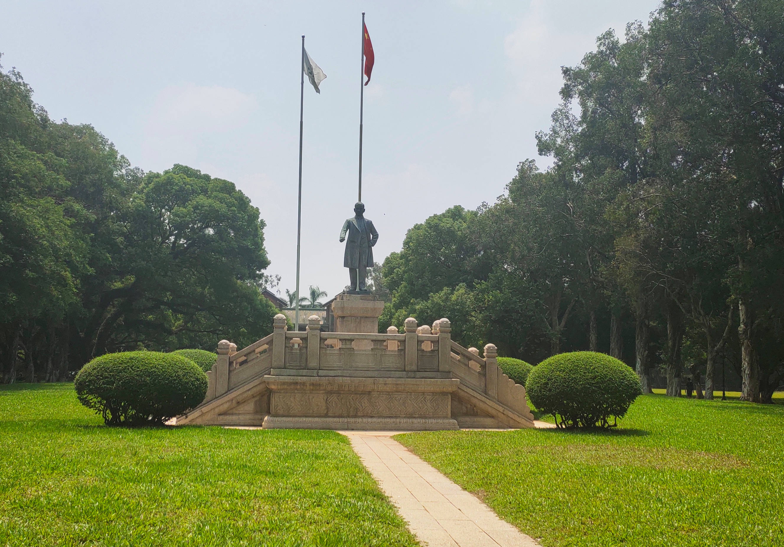 企业是先做网站还是做微信公众号或小程序