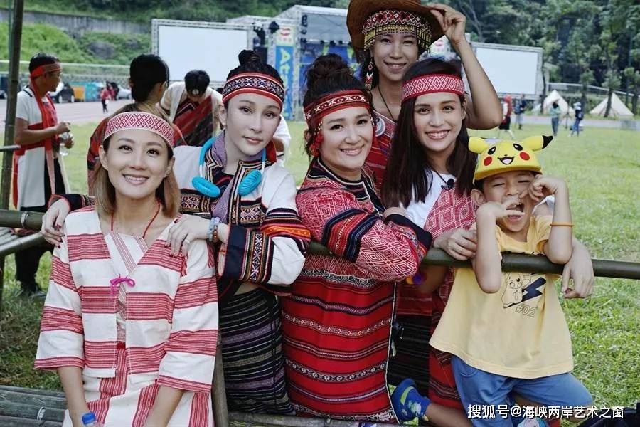 台湾40位泰雅族歌手举办泰雅音乐节高金素梅抱病到场支持