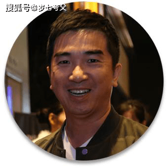 据说,是一位吉他高手,早期大家创业闲暇之余,就会找楼文胜伴奏一起