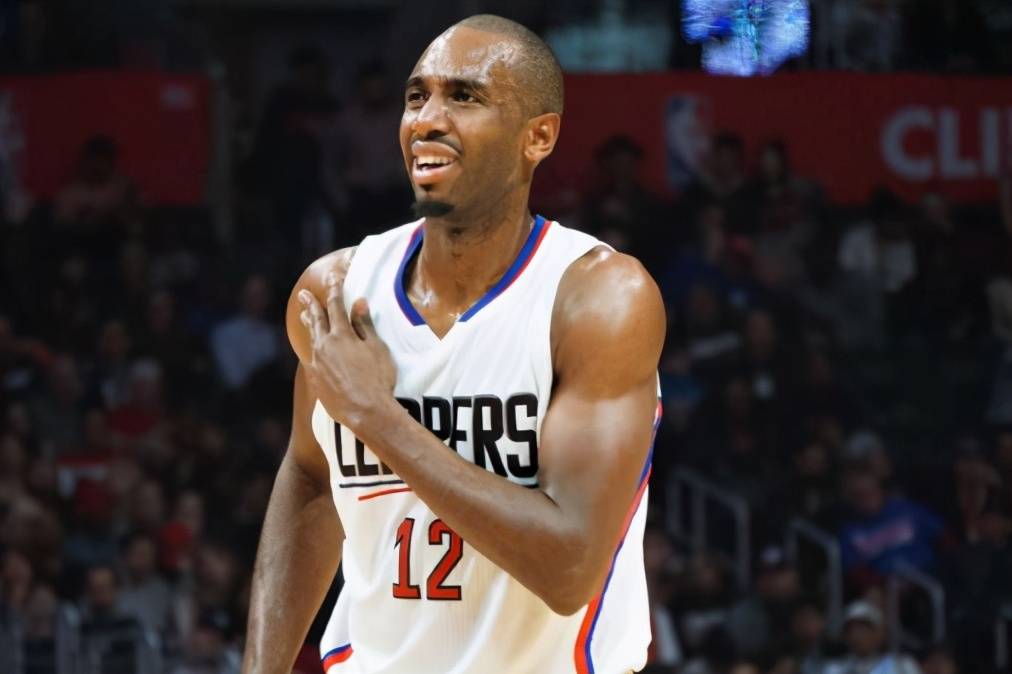 球员生涯或进入倒计时,火箭老将因伤沉沦,休城又浪费一个名额?_巴莫特