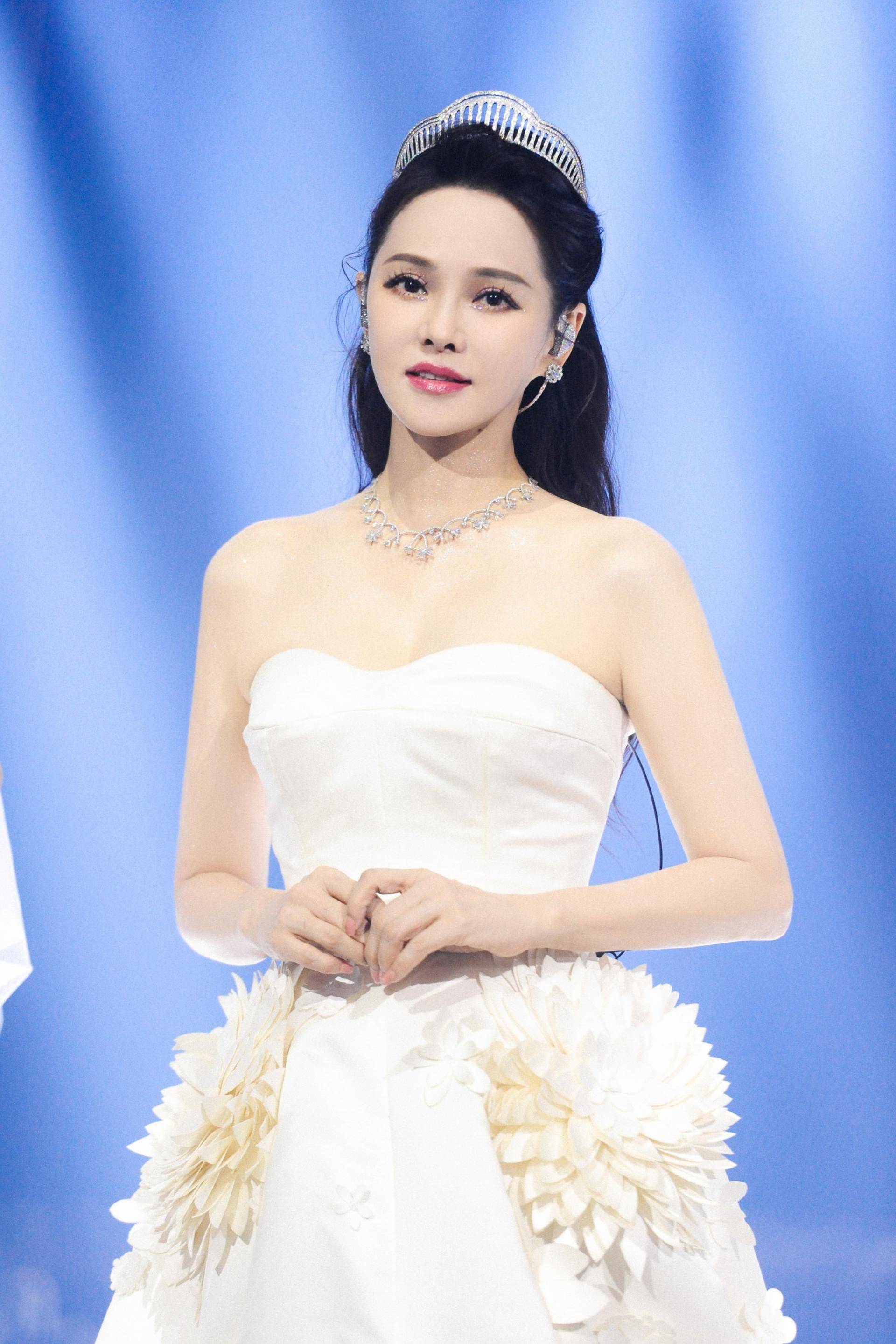 为什么女明星四五十都不显老有以下这些特性都显年轻