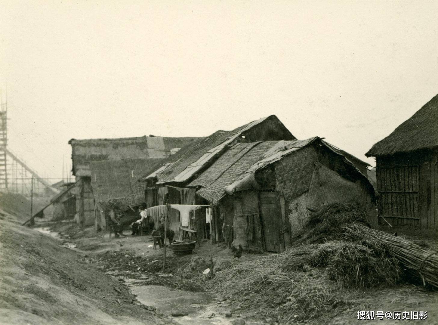 1909年汉口老照片,汉口郊外农村景象与贫民的房屋
