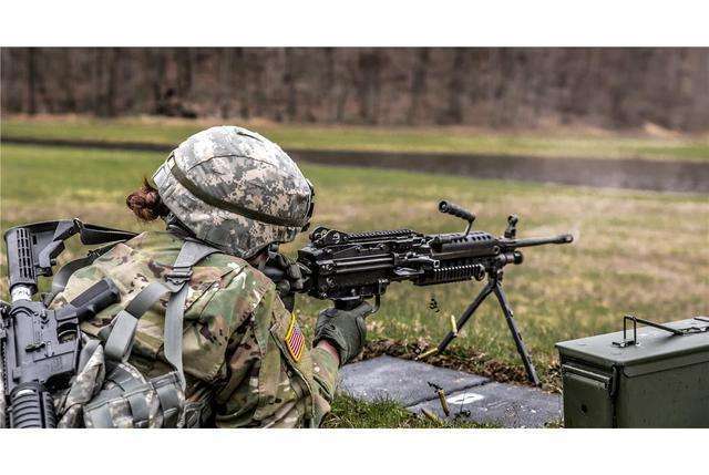 美国陆军与fn america签订了价值7800万美元的m249轻机枪合同_手机