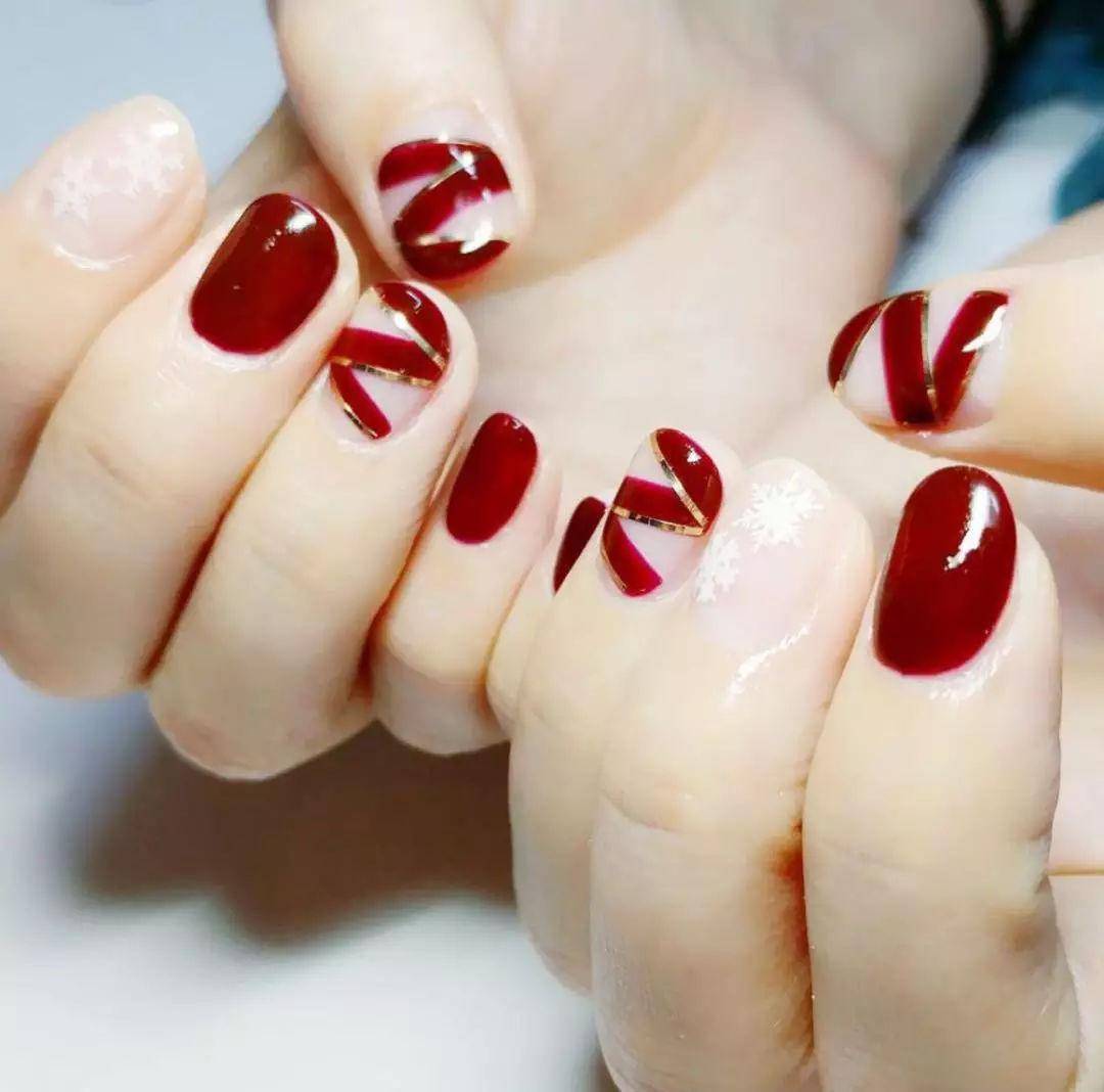 指甲的形状大致可以分为以下四种类型