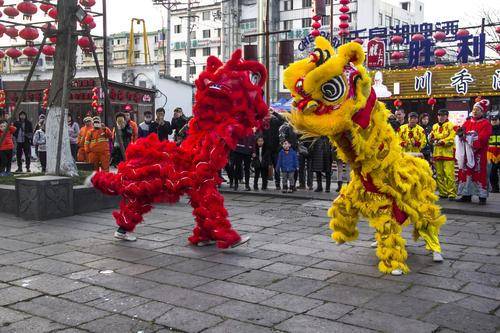 中国的舞狮文化：南狮和北狮有什么区别？每一只狮子里面都有灵魂_徐水