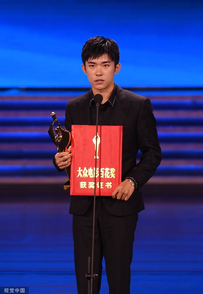 恭喜小北!易烊千玺无悬念获百花最佳新人奖