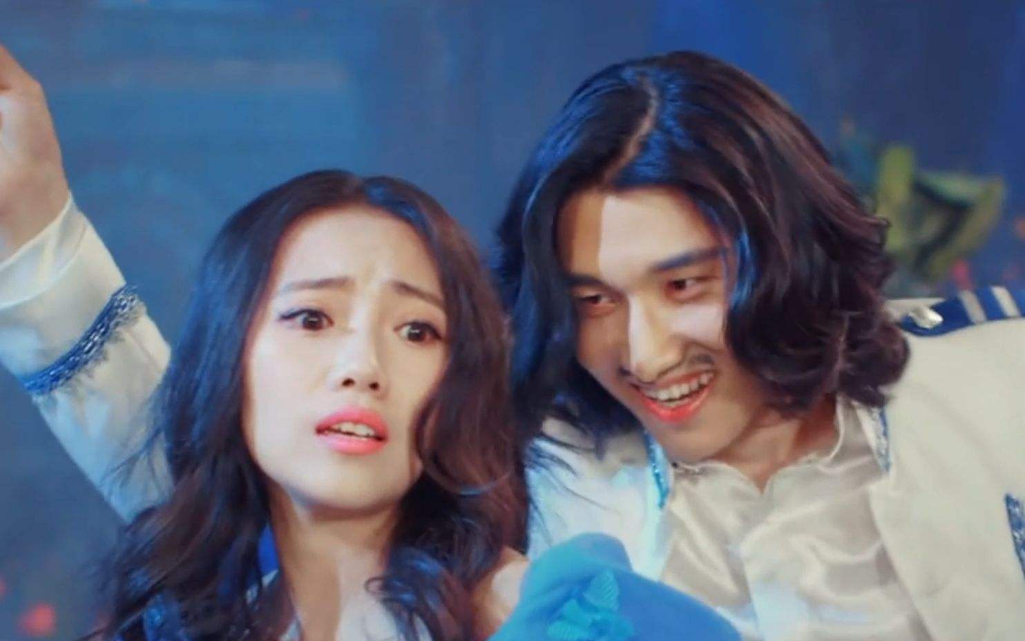 当时所有的演员基本上都身兼数职,小爱是配音导演,孔女神是特效师