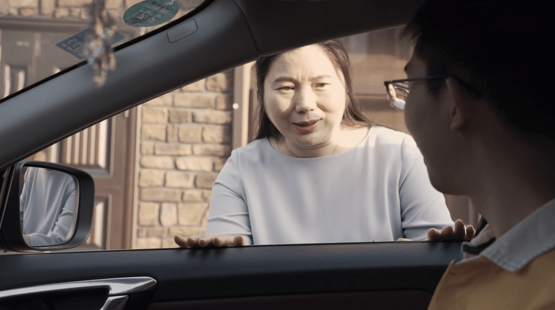 我的眼科医生妈妈微纪实杨积文医生为了孩子光明一直在赶路的人