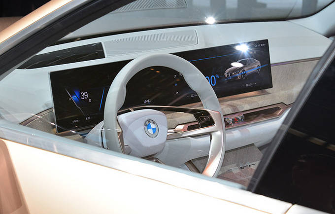 宝马首款纯电轿跑车型bmw i4概念车正式亮相