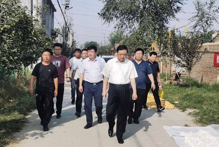 山东东明县人大主任张留印到大屯镇走访慰问困难党员_生活