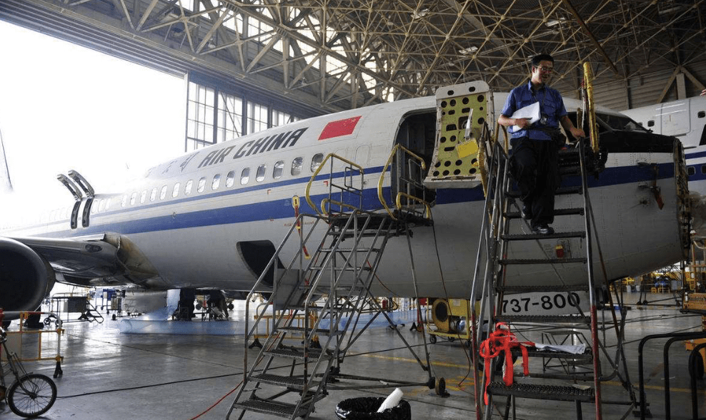 飛機飛行多久後需要保養保養一次要花費多少錢呢