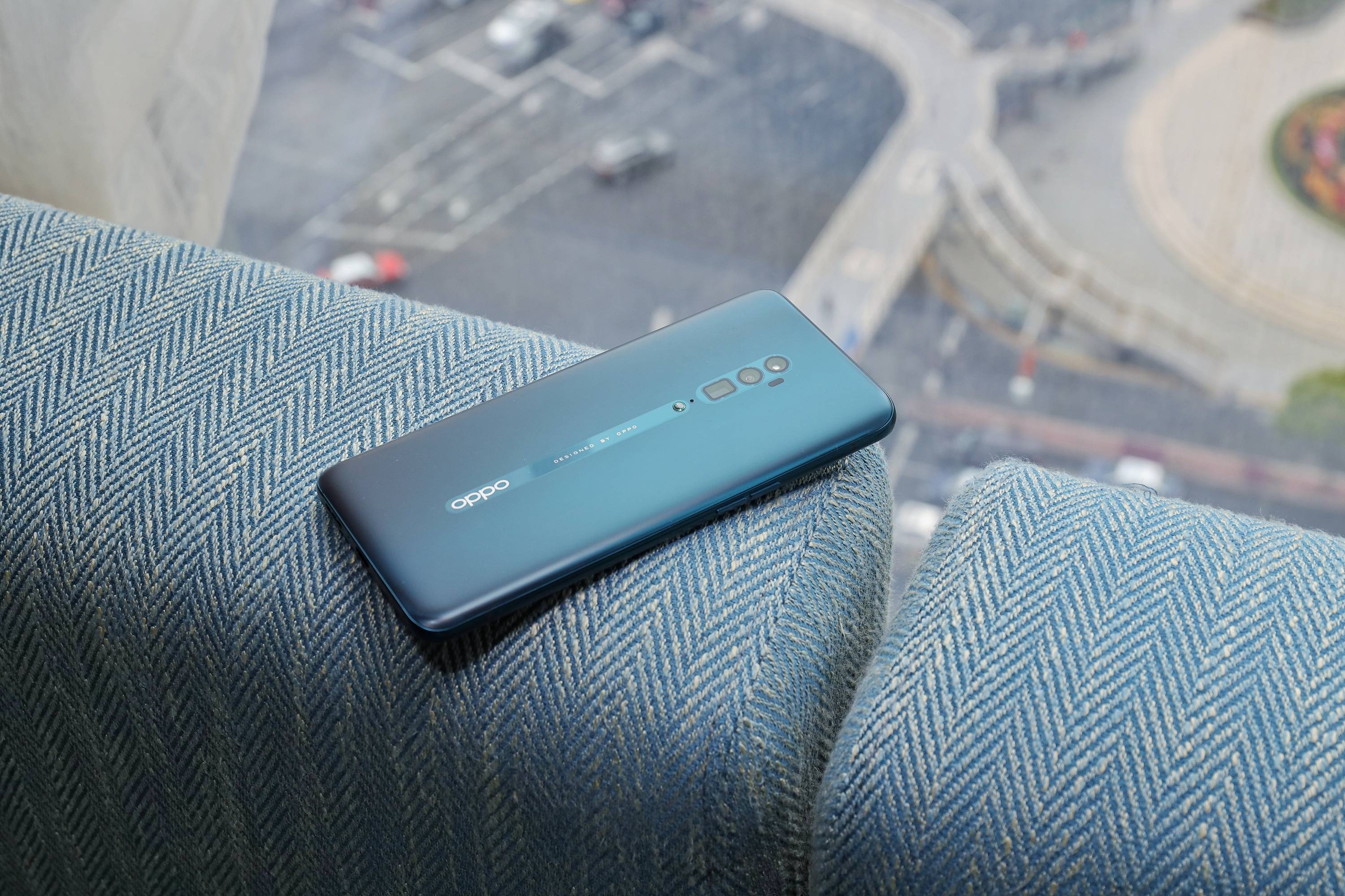 oppo堪称"价格屠夫",256gb 10倍变焦 真全面屏,直降1800!