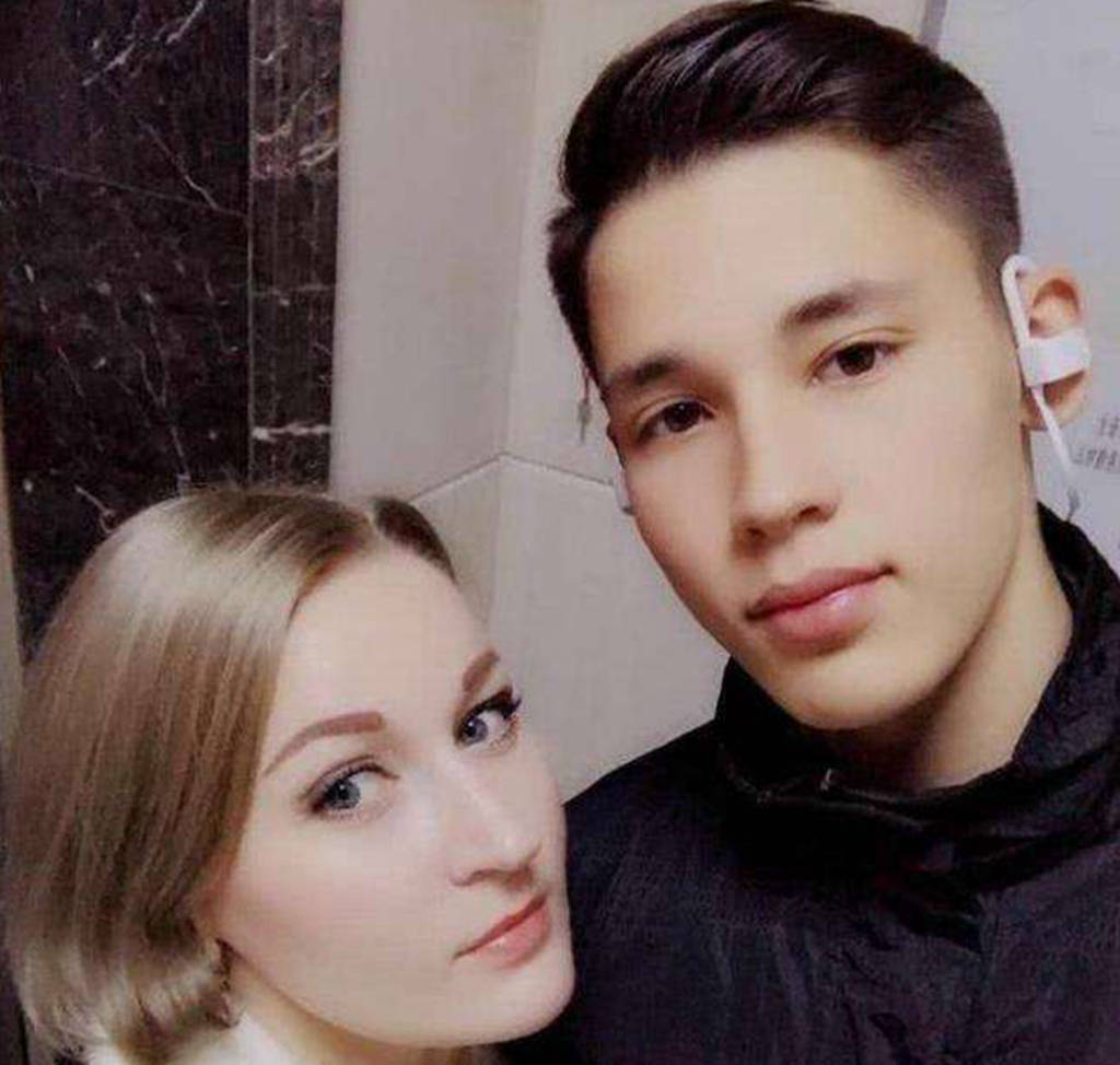 17岁混血球员进cba一队!在u19男篮展露天赋,继承父母颜值