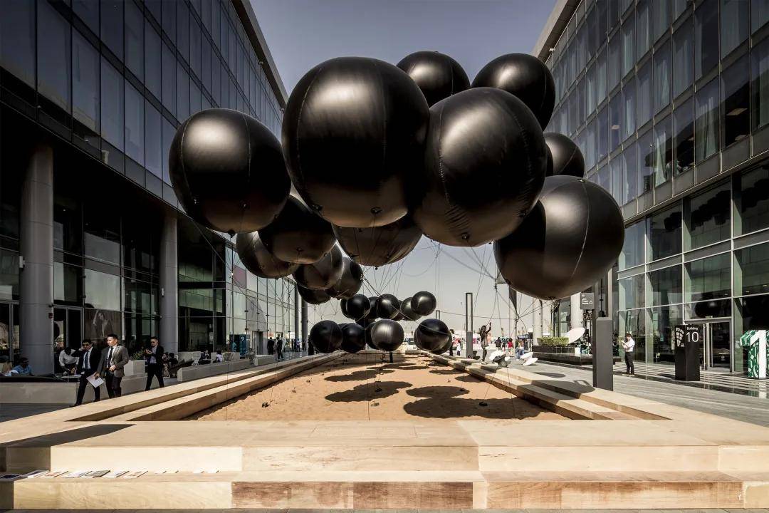 原创50个黑色气球aidah艺术装置