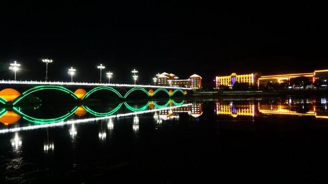 河北:夜色中的承德武烈河畔