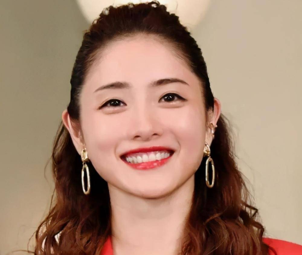 女神要嫁人了!可清纯可性感的日本女星石原里美魅力真足