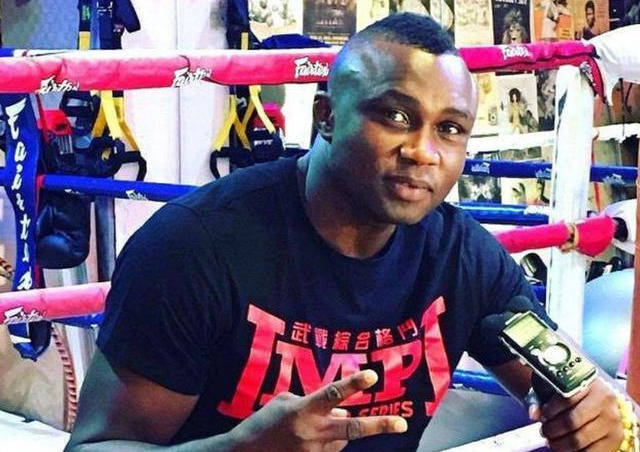 中国美女嫁拳王,生两孩后被抛弃,婚前50万打水漂