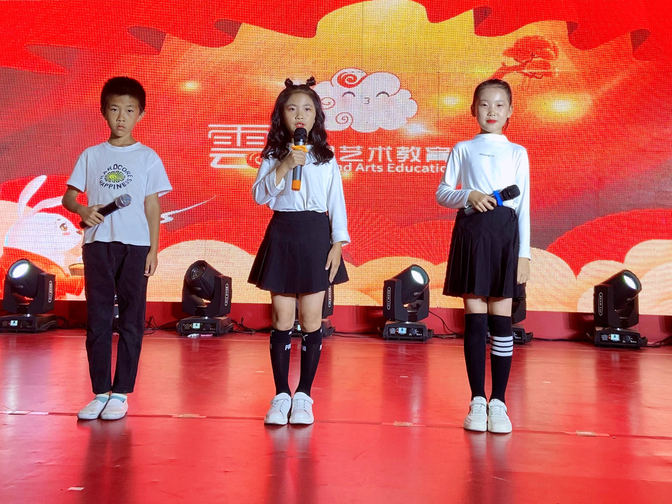 迎国庆庆中秋云之国艺术教育中心主题汇报演出隆重举行