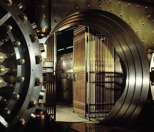 原创为何瑞士银行能成为世界最安全的银行?看它金库建在哪