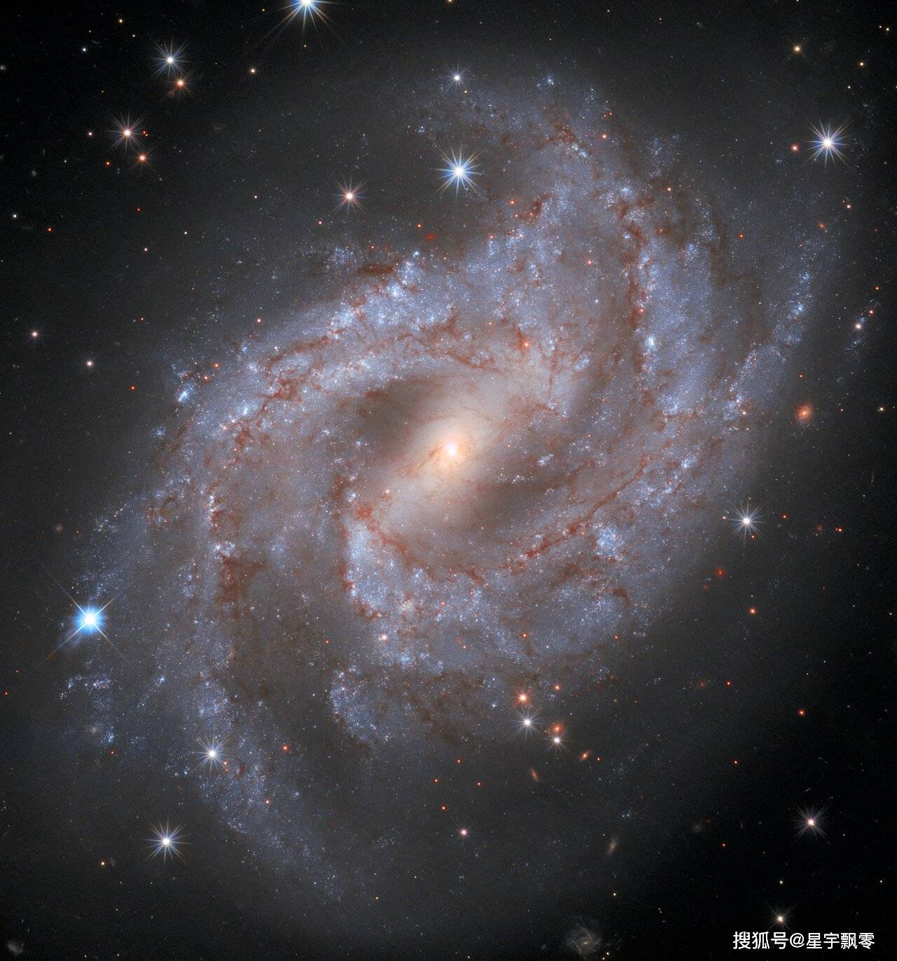 哈勃望远镜拍到7000万光年外超新星爆发,或将修正哈勃常数