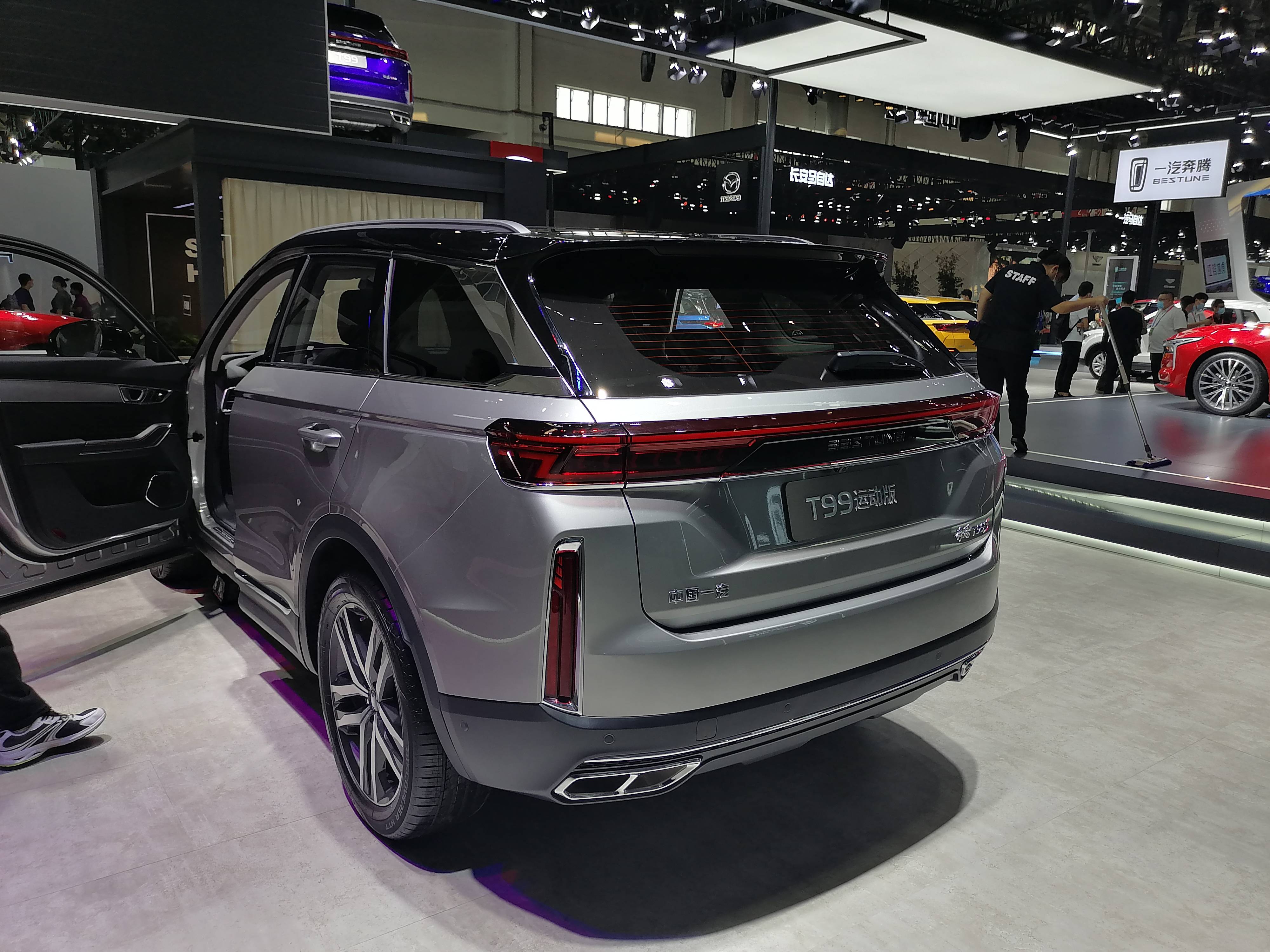 2020北京车展实拍一汽奔腾t99运动版 年轻人的专属中型s