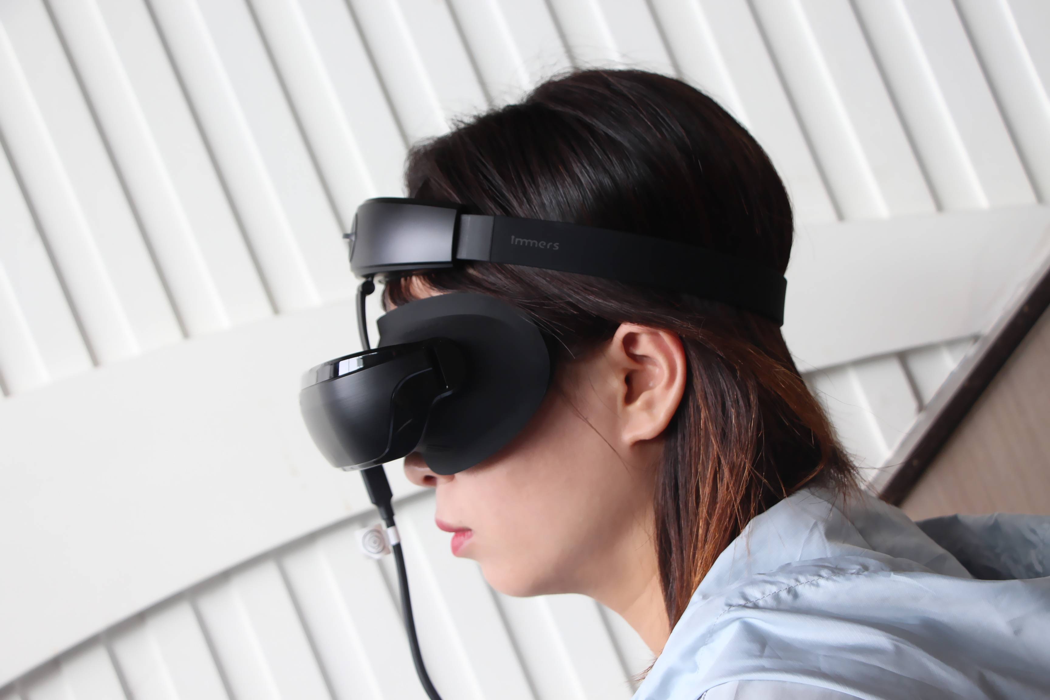 巨幕画面·近在咫尺 luci immers 超高清头戴显示器