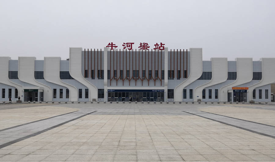 辽宁朝阳一个县,和内蒙古,河北接壤,拥有红石山景区