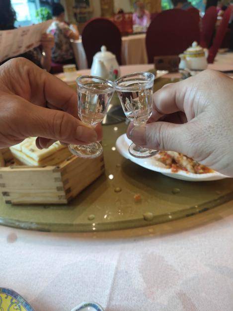 去年云南婚宴假酒事件,引起了酒界巨大的讨论,相信各位都有听说.