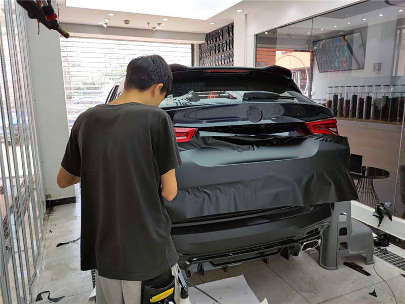 今天漆匠跟大家分享的是一台全车黑化进化的全新宝马x3/全车贴膜ax