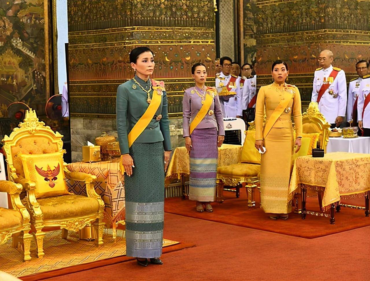 泰国胖公主迎38岁生日!王室发新照,200斤了还大胆穿紧身裙_朱拉蓬