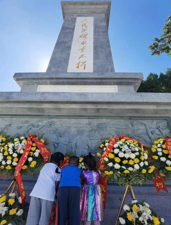 纪念日,区农业农村局组织未外出的党员群众及家属到易乐池,保山烈士