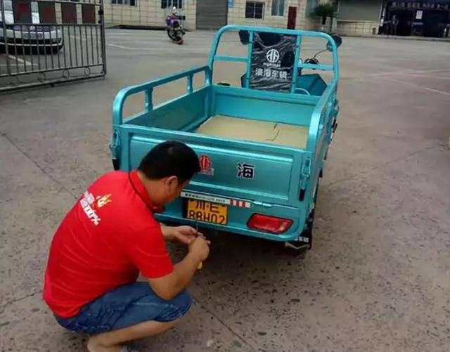 尤其電動三輪車,現在屬於機動車管理,對於掛牌查的非常嚴格,不少車主